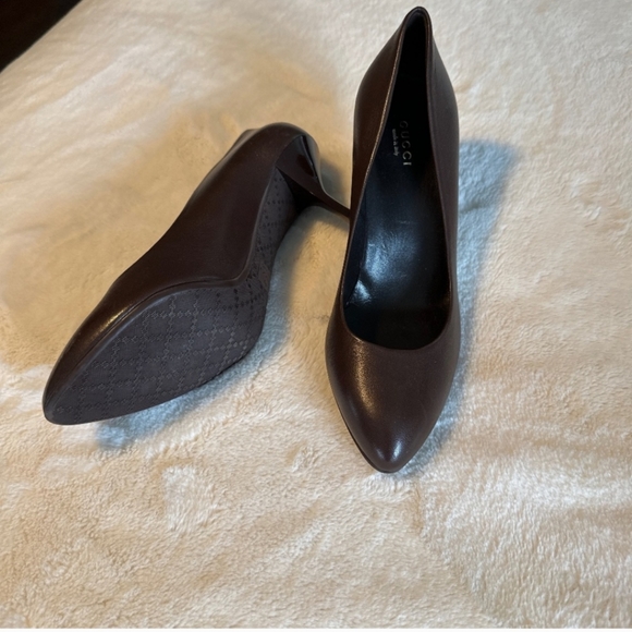 Gucci Heels - Picture 1 of 3